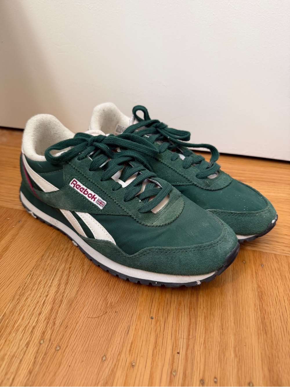 Reebok classic az size 8.5 women’s Dark Green and White Retro Sneakers